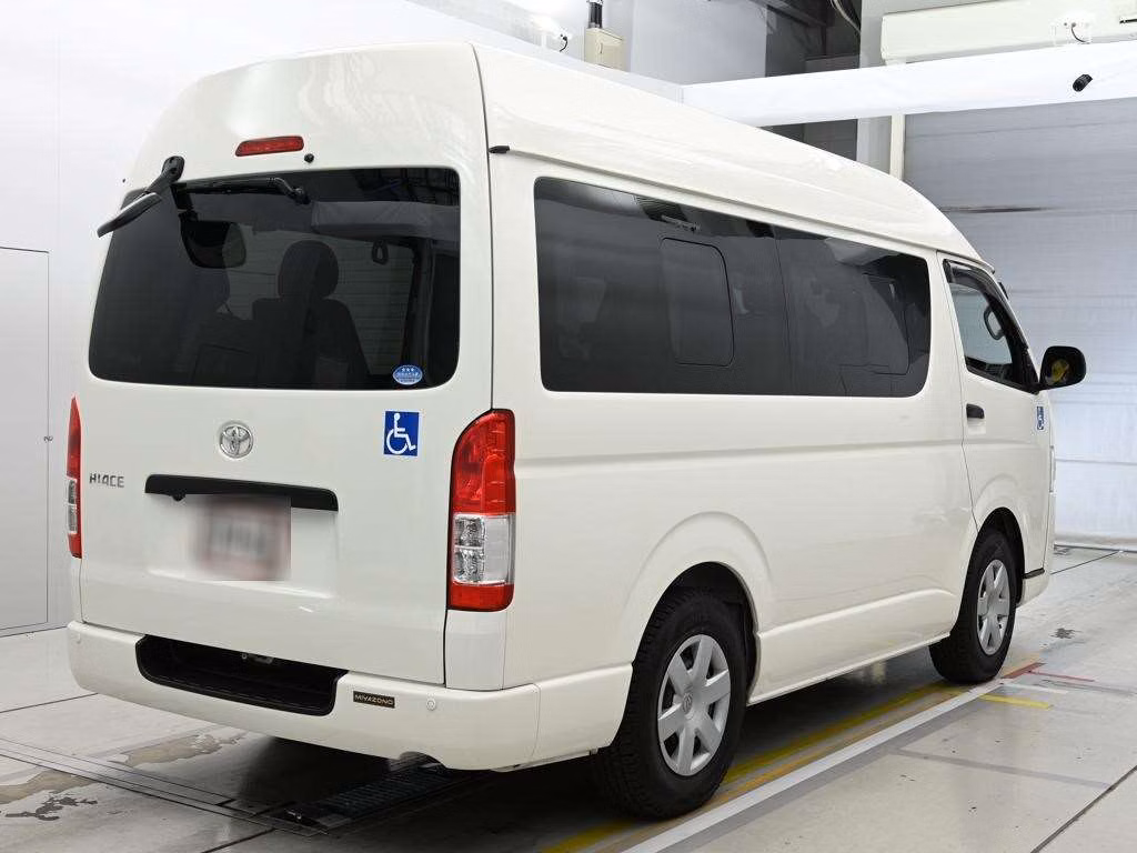 TOYOTA REGIUS ACE