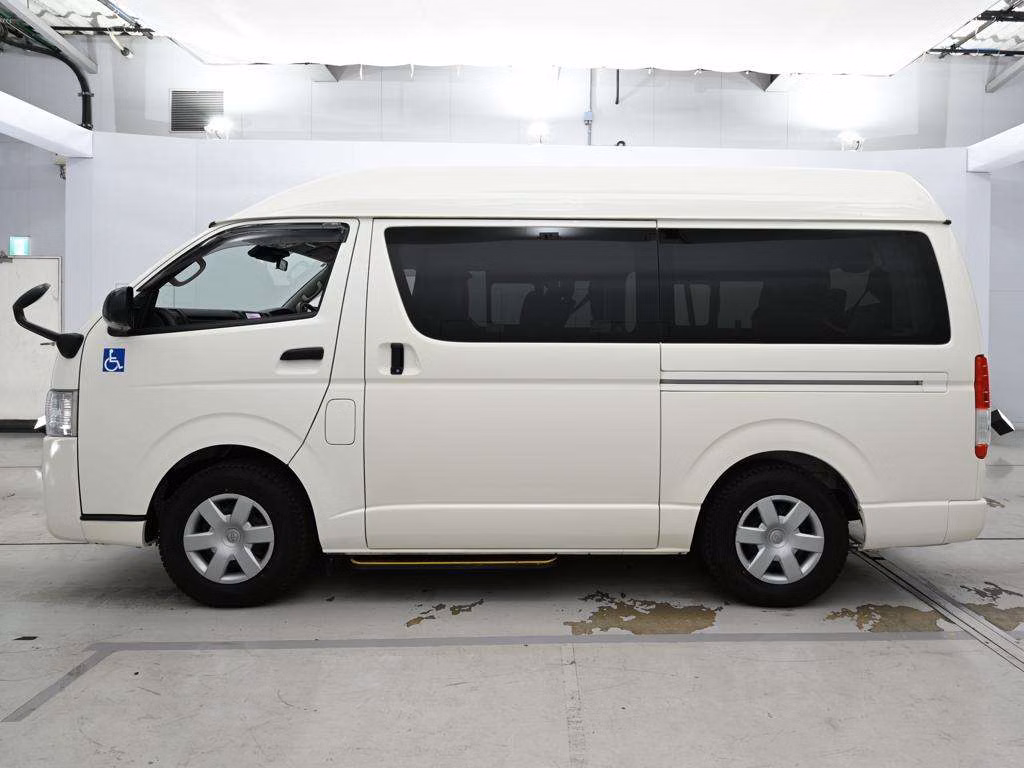 TOYOTA REGIUS ACE