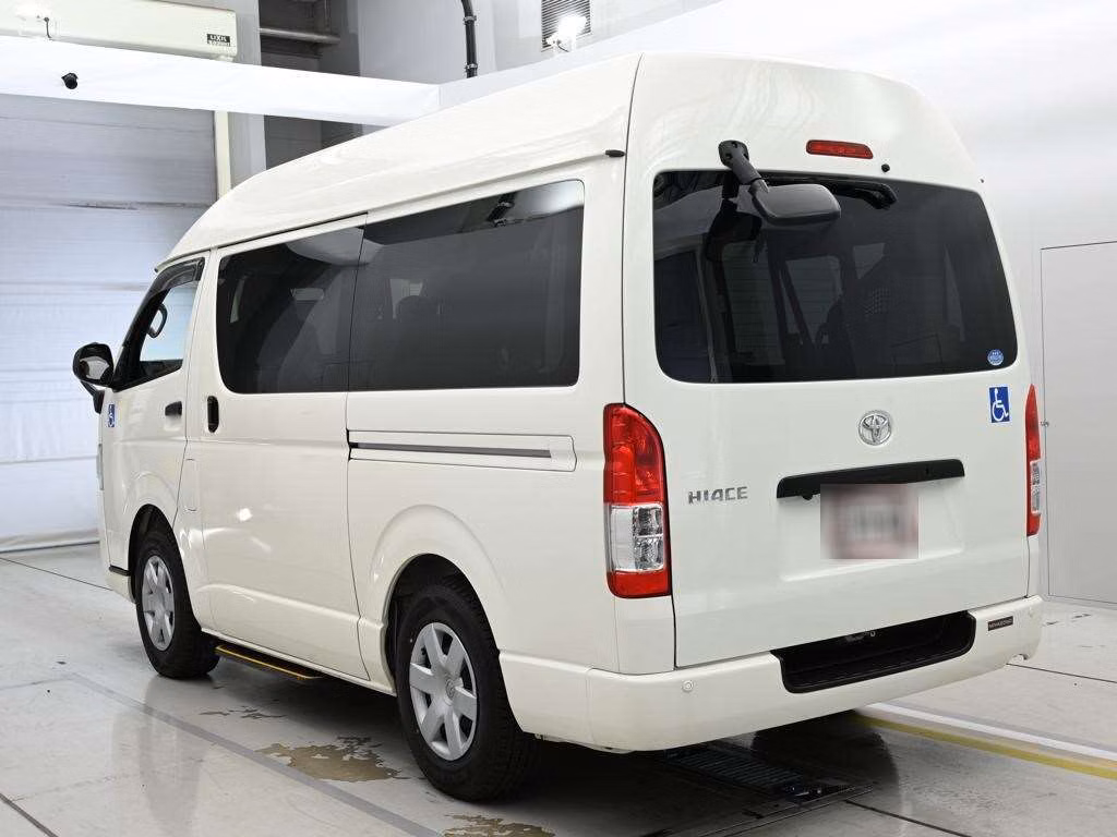TOYOTA REGIUS ACE