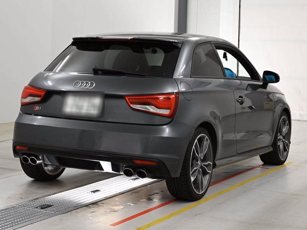 AUDI S1