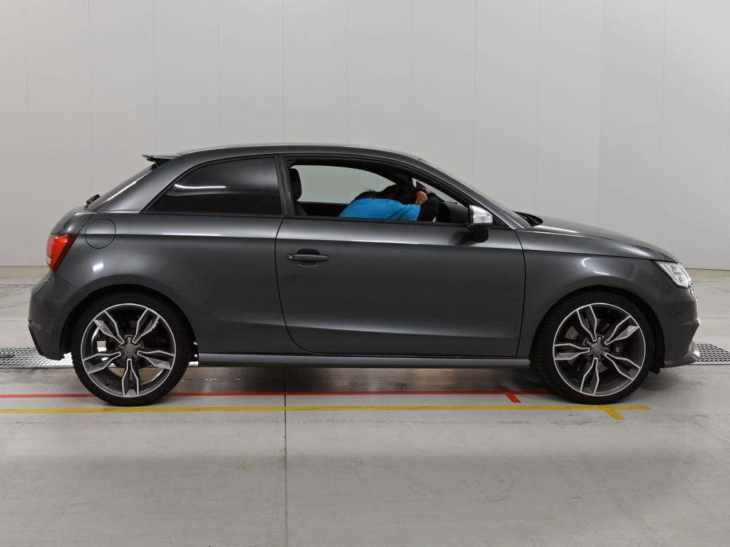 AUDI S1