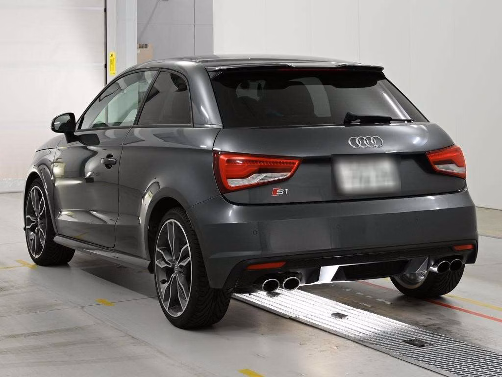 AUDI S1