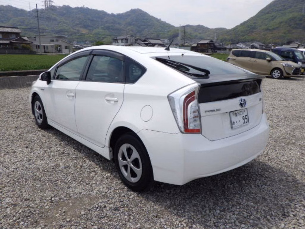 TOYOTA PRIUS