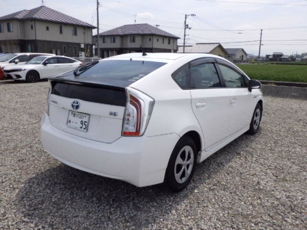 TOYOTA PRIUS