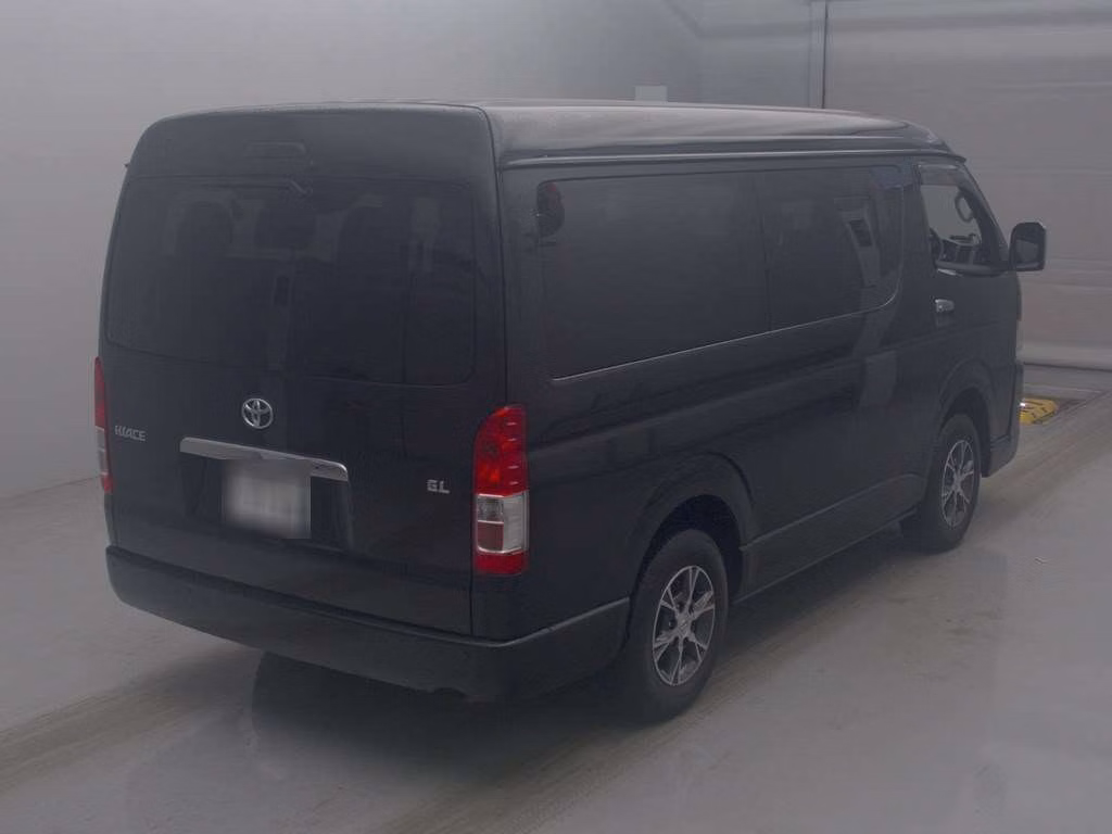 TOYOTA HIACE