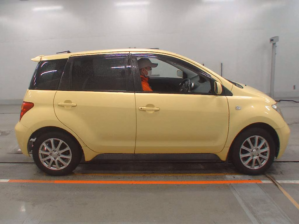 TOYOTA IST
