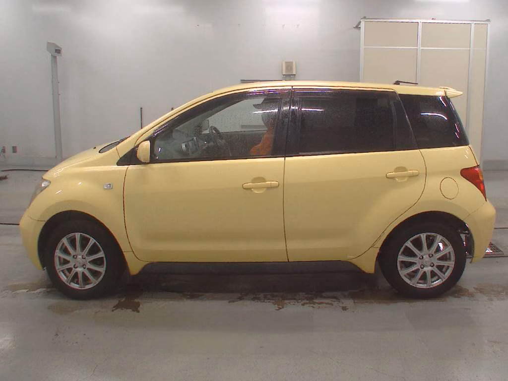 TOYOTA IST