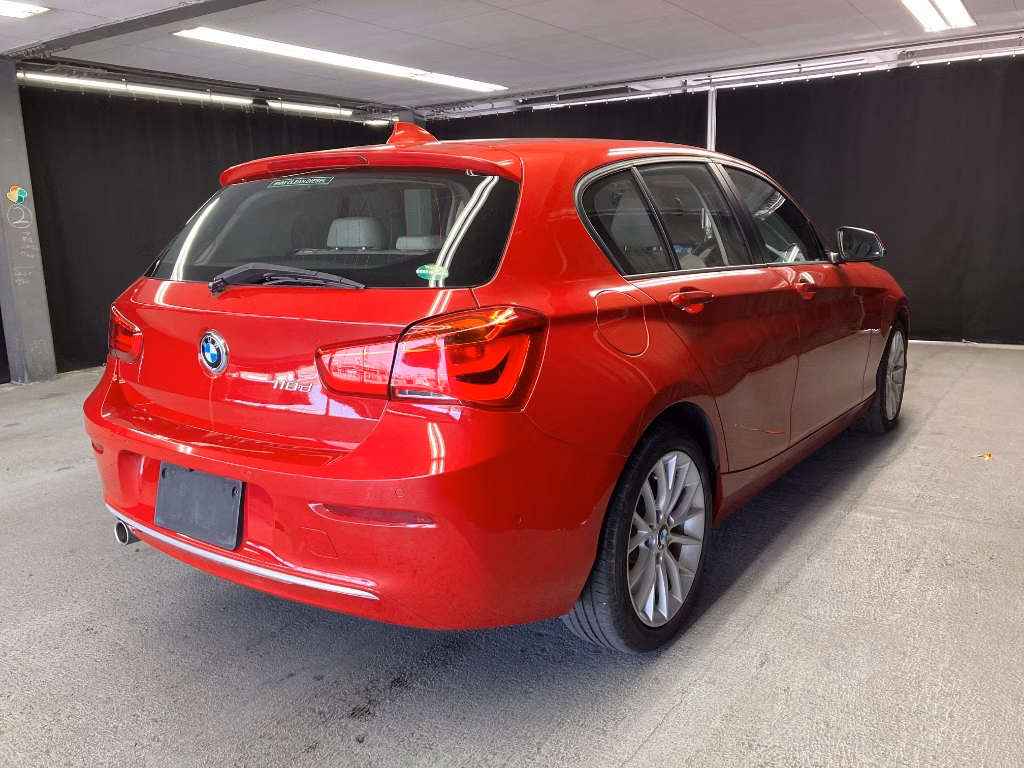 BMW 1-SERIES