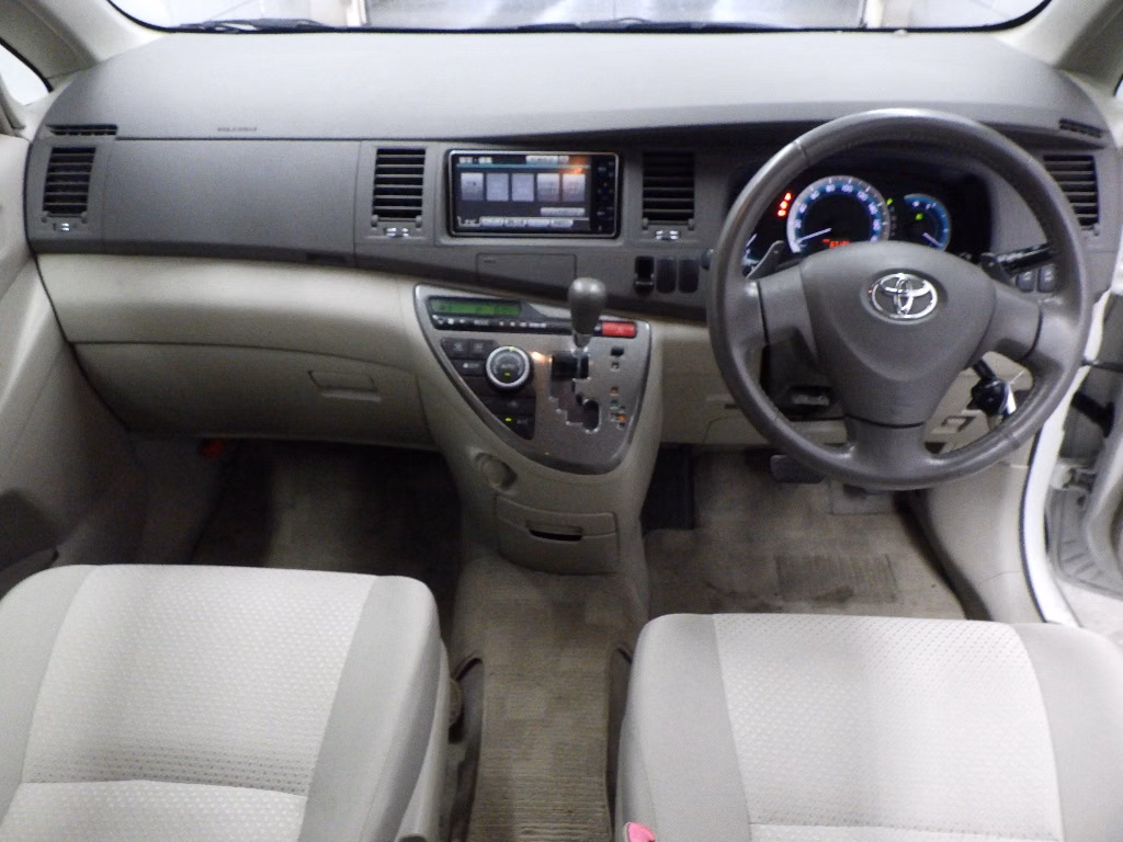 TOYOTA ISIS