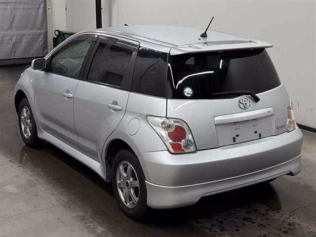 TOYOTA IST