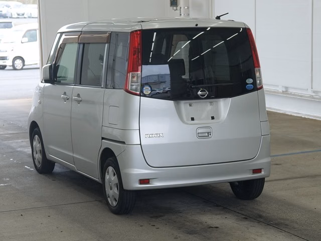 NISSAN ROOX