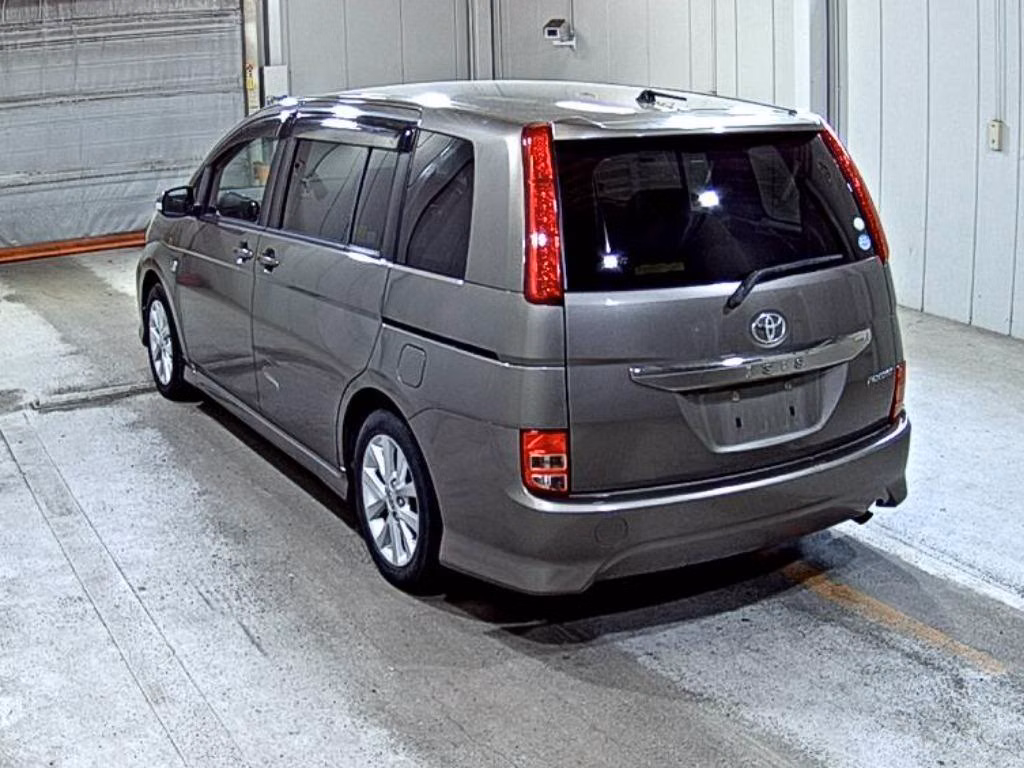 TOYOTA ISIS
