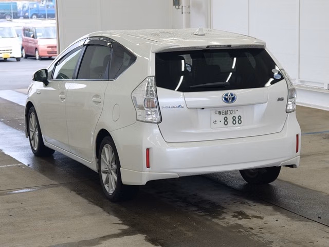 TOYOTA PRIUS ALPHA