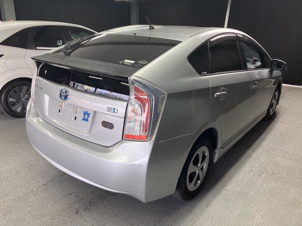 TOYOTA PRIUS