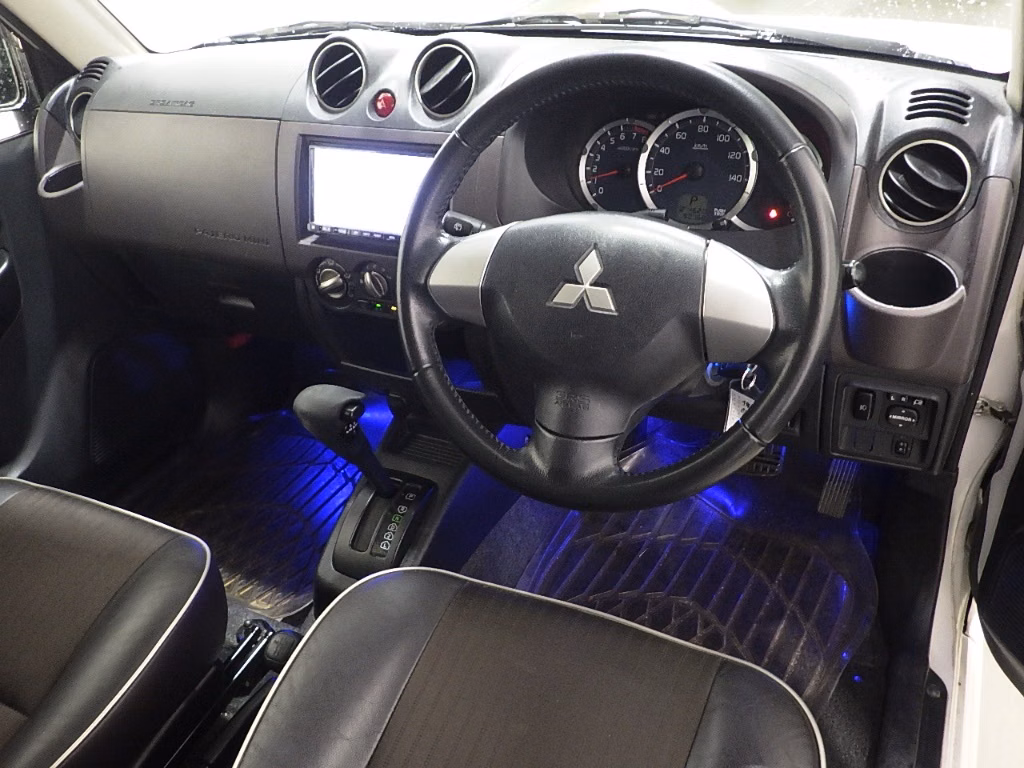 MITSUBISHI PAJERO MINI