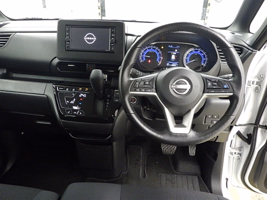 NISSAN ROOX