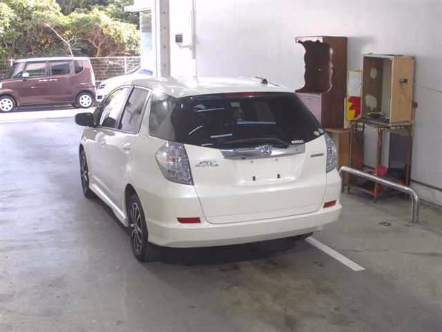 HONDA FIT SHUTTLE