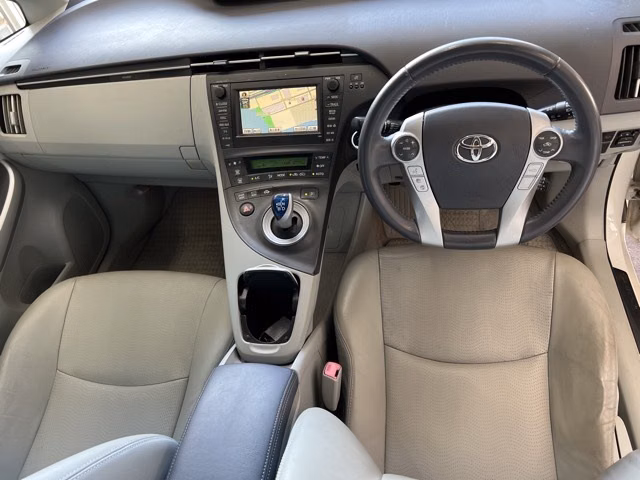 TOYOTA PRIUS