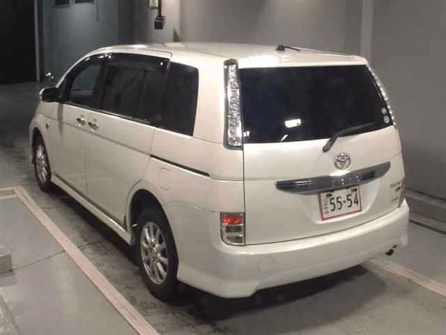 TOYOTA ISIS