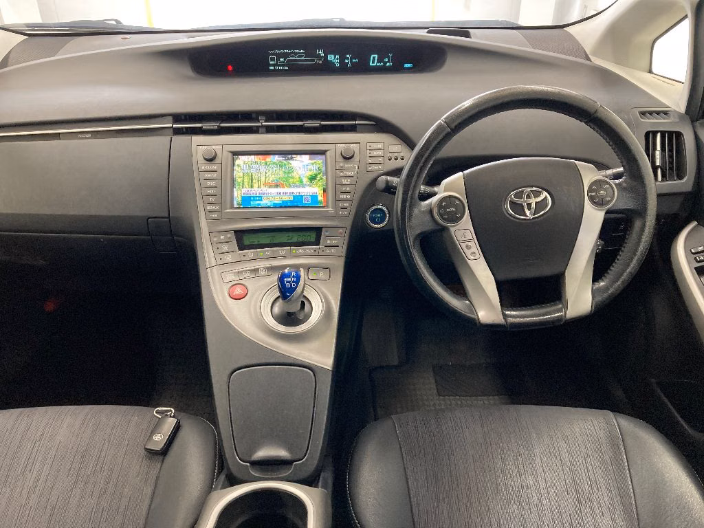 TOYOTA PRIUS