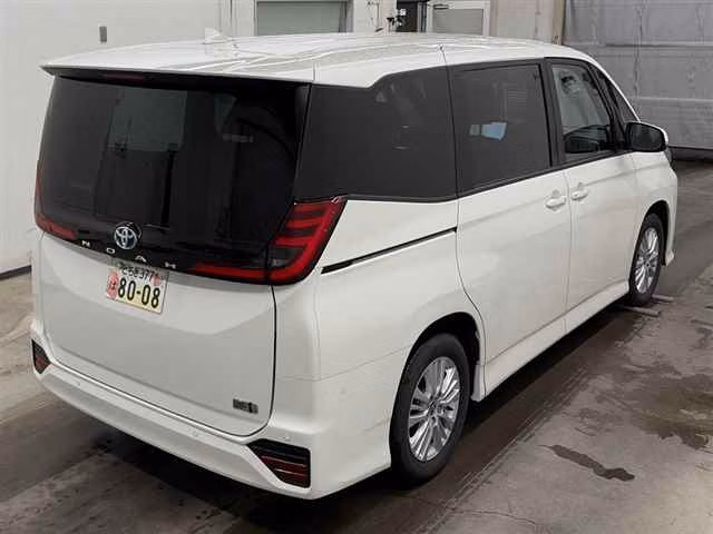 TOYOTA NOAH