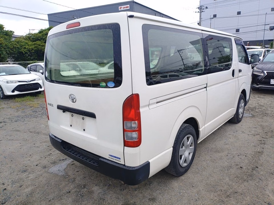 TOYOTA REGIUS ACE