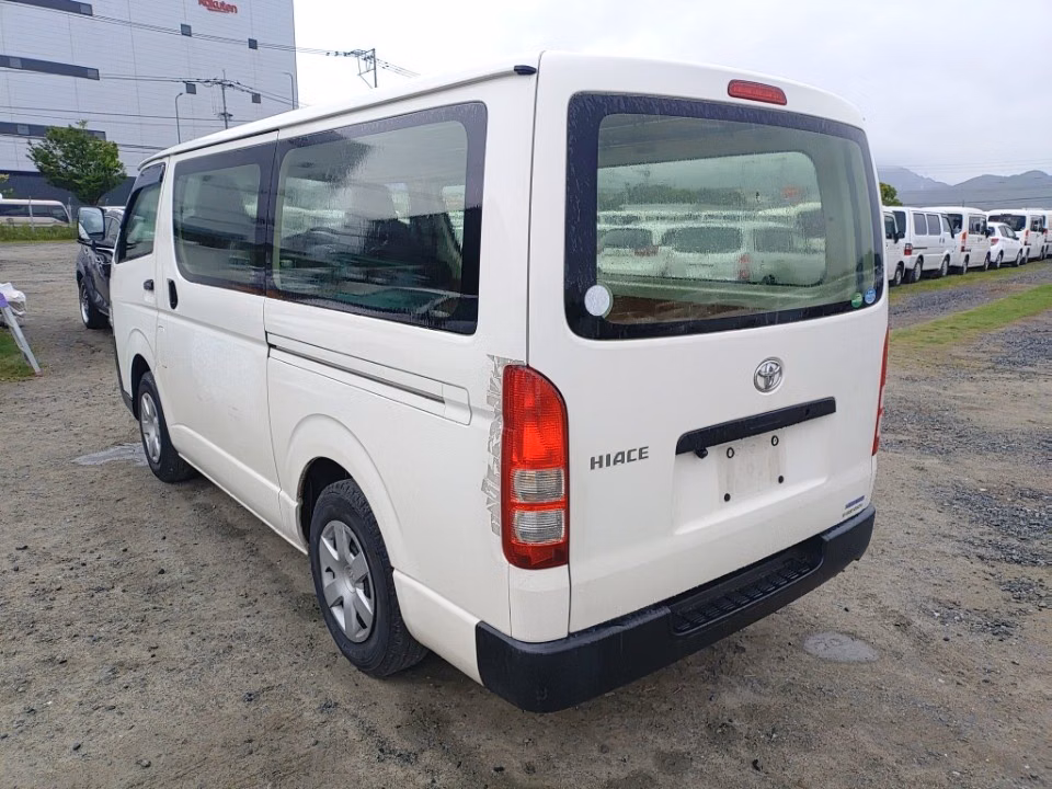 TOYOTA REGIUS ACE