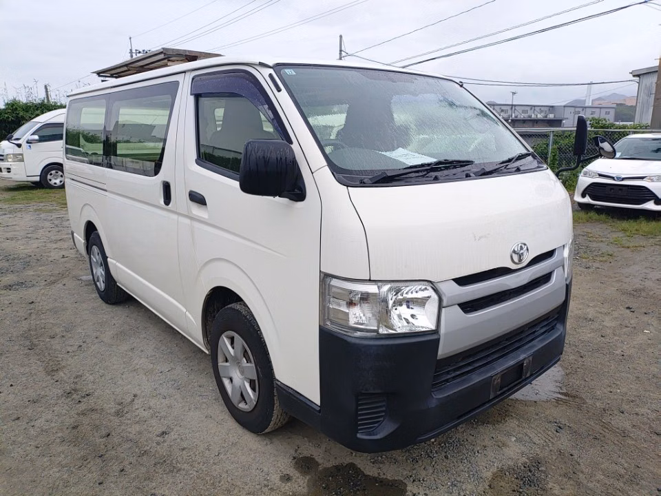 TOYOTA REGIUS ACE