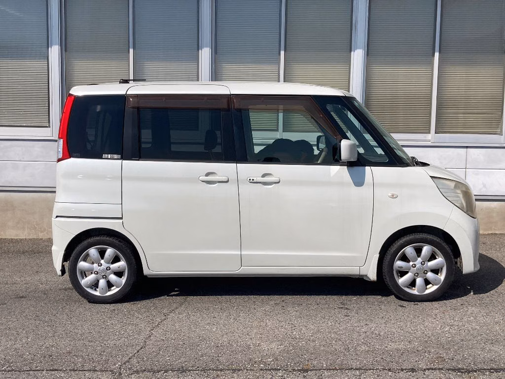 NISSAN ROOX