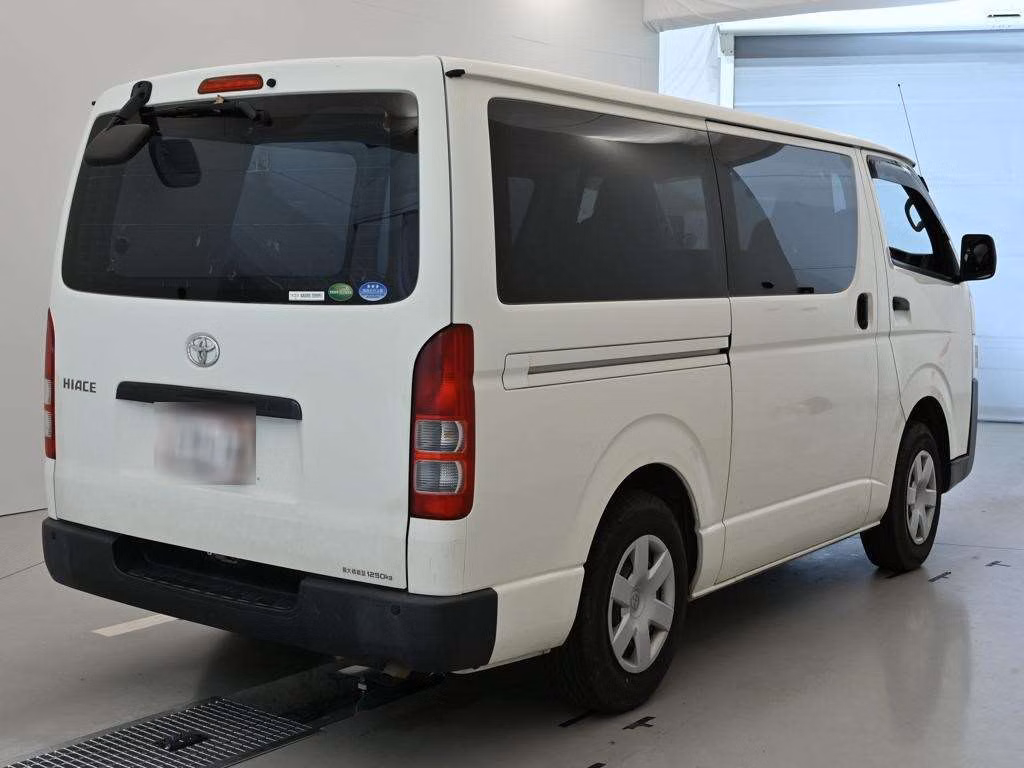 TOYOTA REGIUS ACE