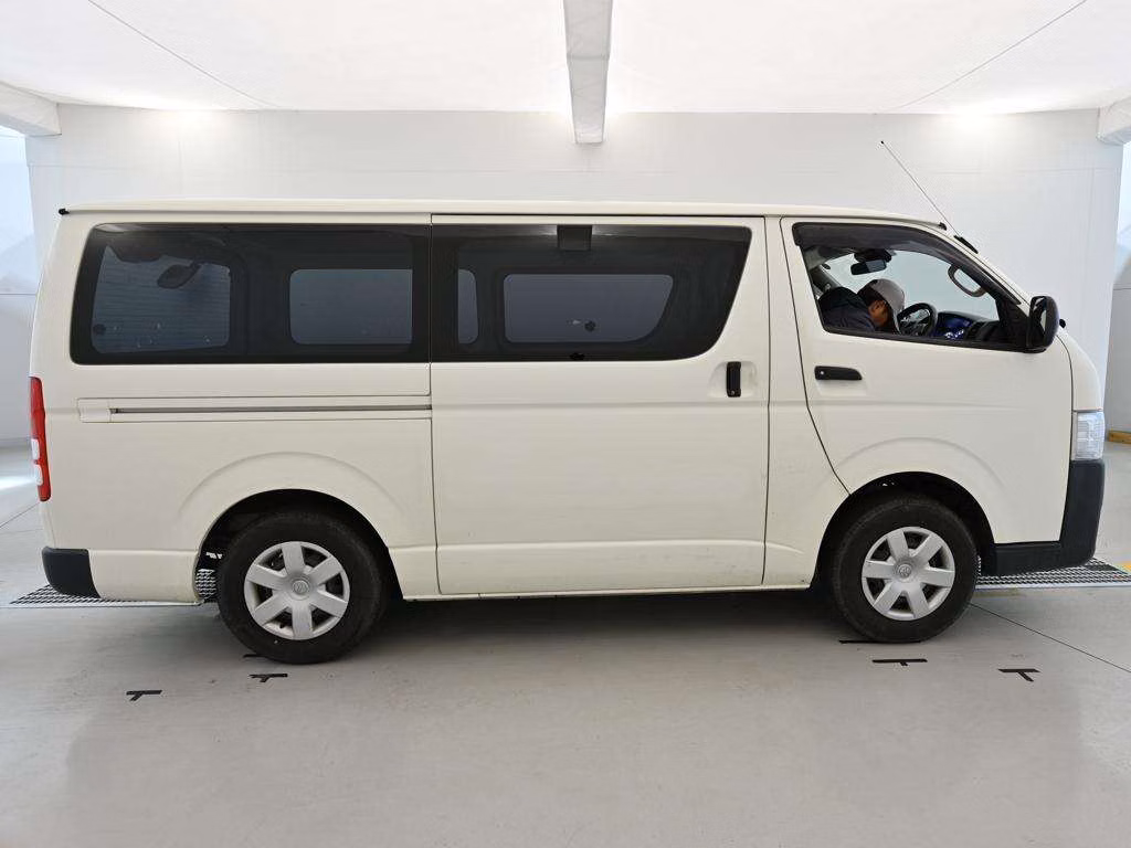 TOYOTA REGIUS ACE