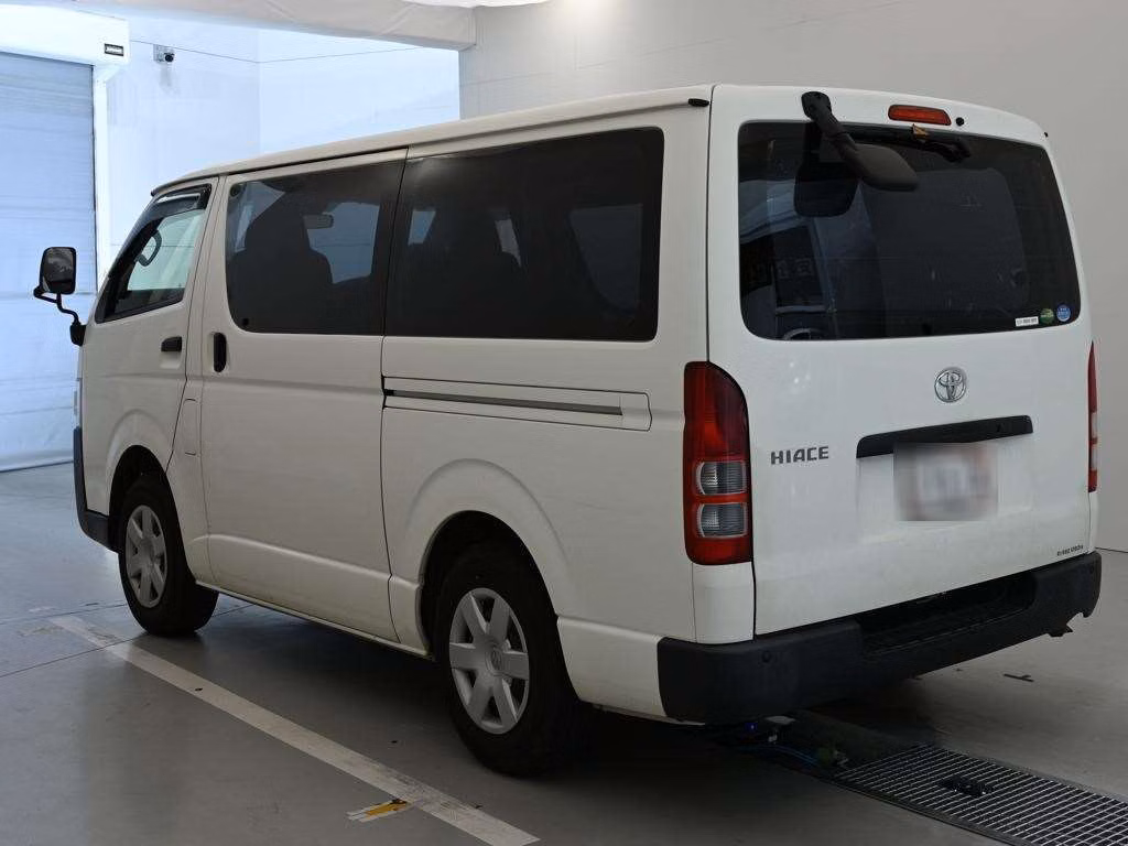 TOYOTA REGIUS ACE