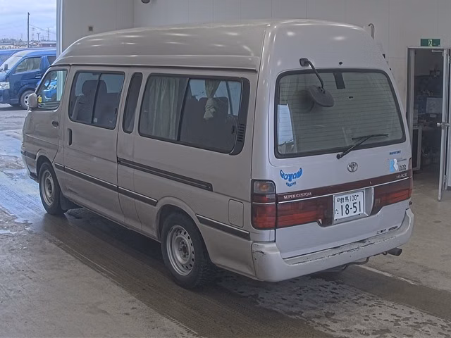 TOYOTA HIACE