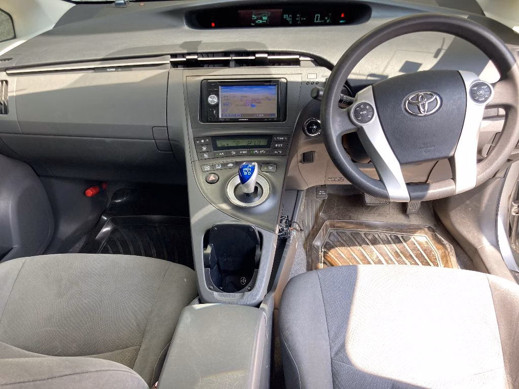 TOYOTA PRIUS