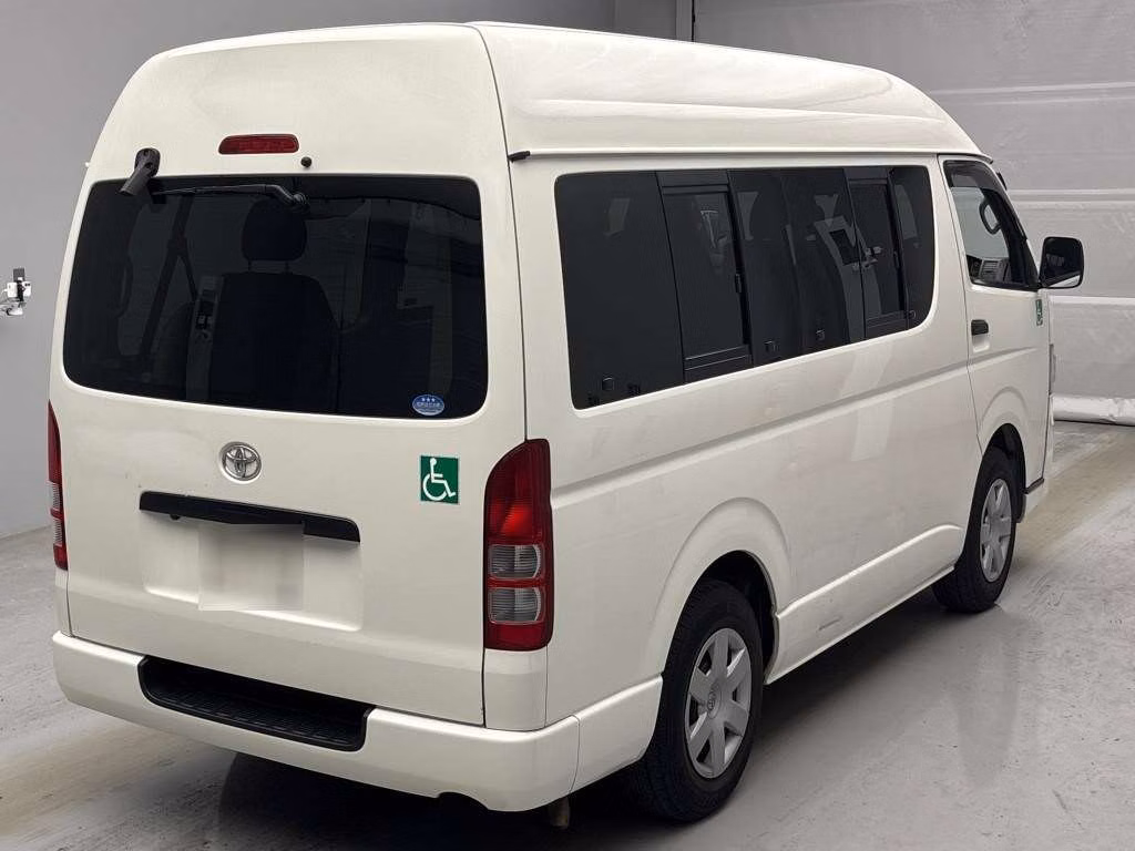TOYOTA REGIUS ACE