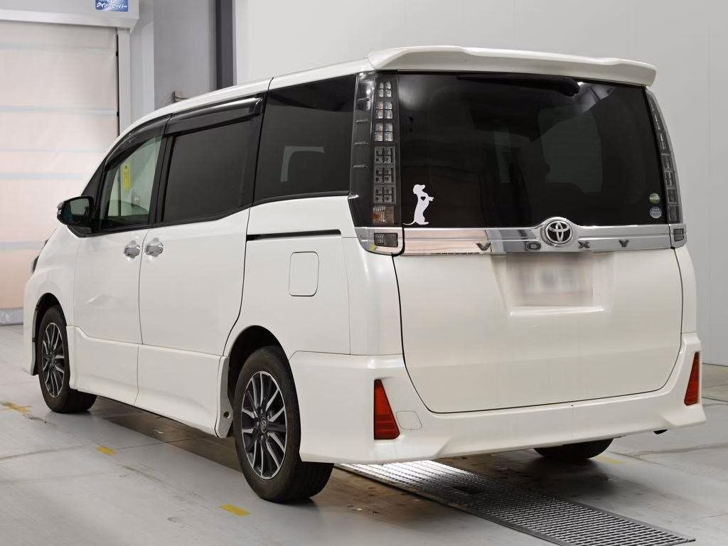 TOYOTA VOXY