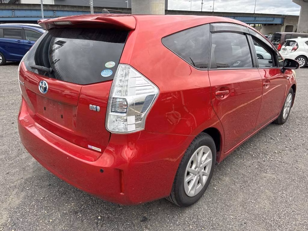 TOYOTA PRIUS ALPHA
