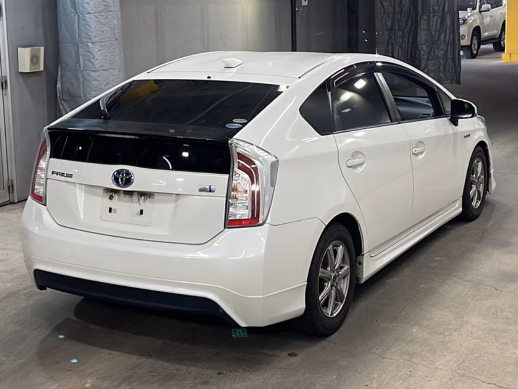 TOYOTA PRIUS