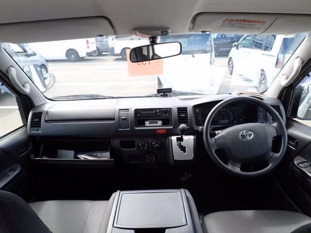 TOYOTA REGIUS ACE