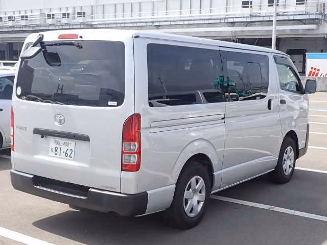 TOYOTA REGIUS ACE