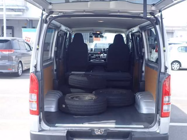TOYOTA REGIUS ACE