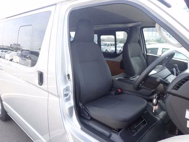 TOYOTA REGIUS ACE