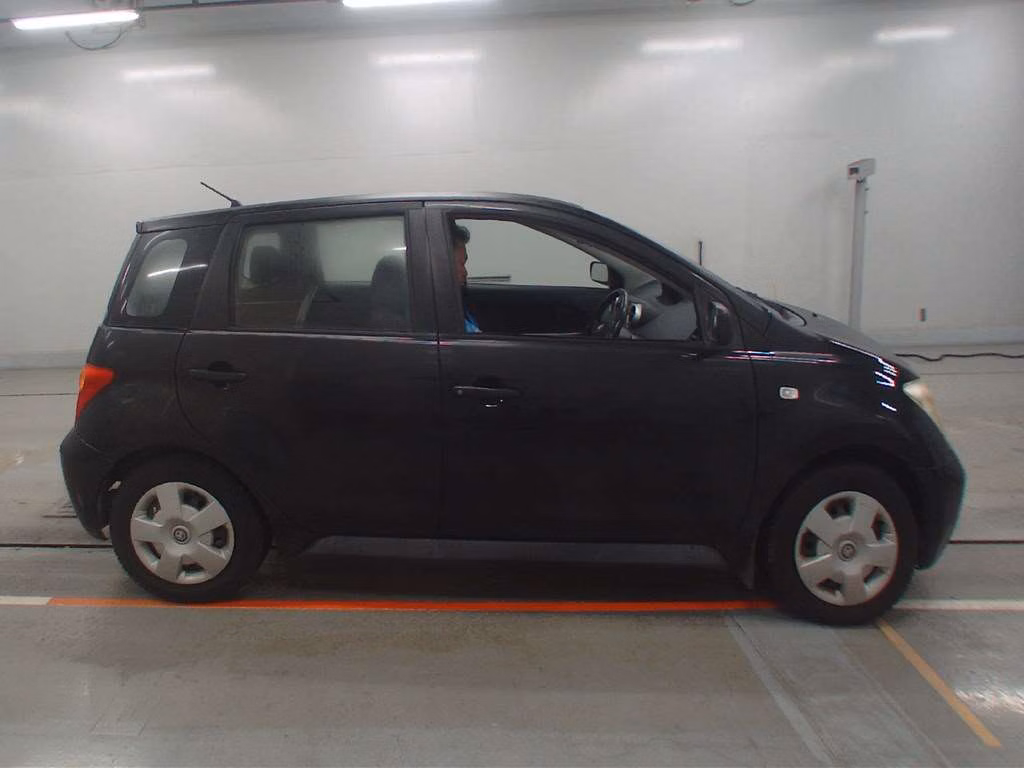 TOYOTA IST