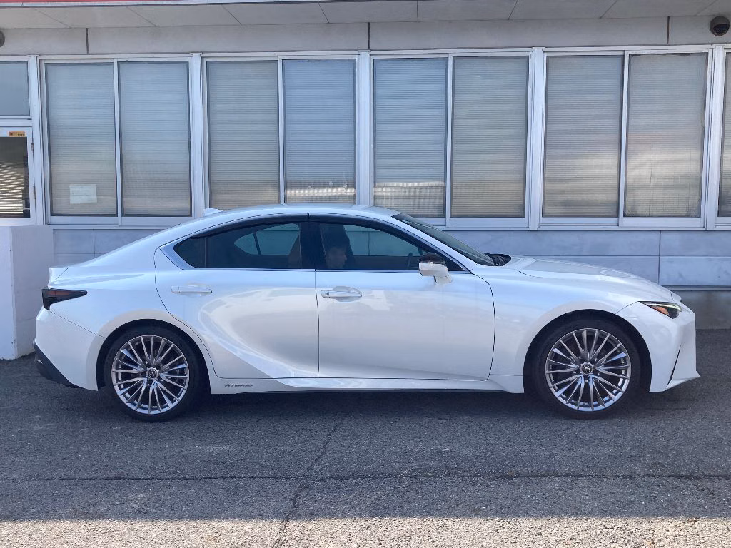 LEXUS IS300H