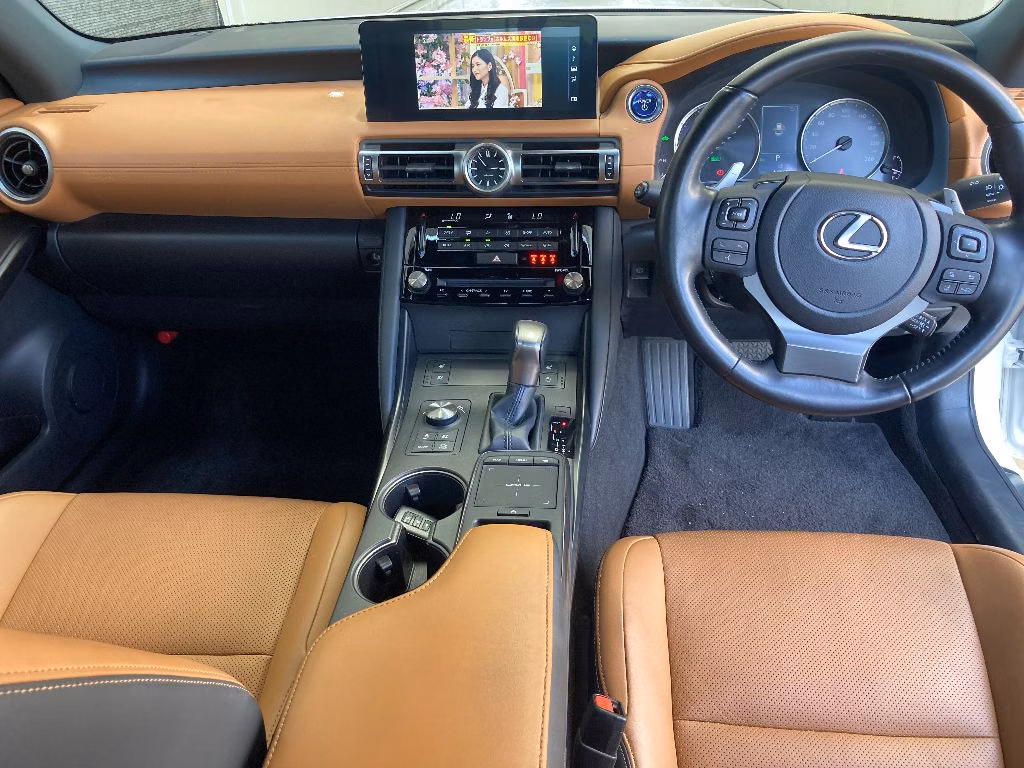 LEXUS IS300H