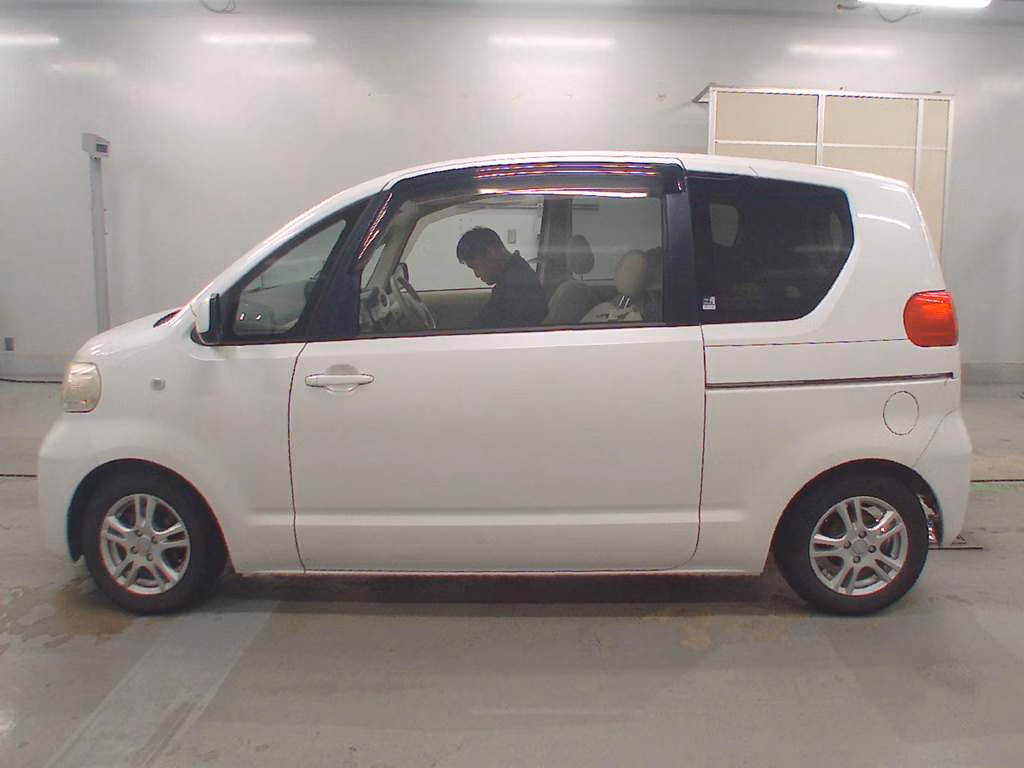 TOYOTA PORTE