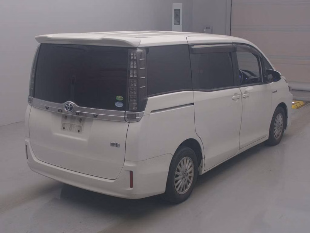 TOYOTA VOXY