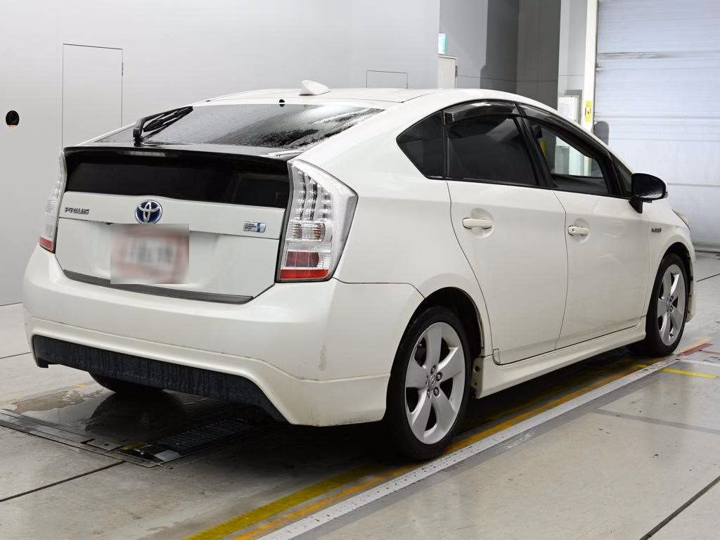 TOYOTA PRIUS