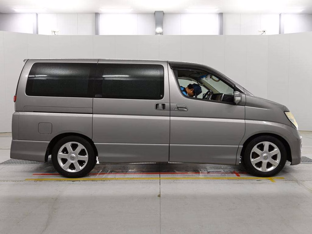 NISSAN ELGRAND
