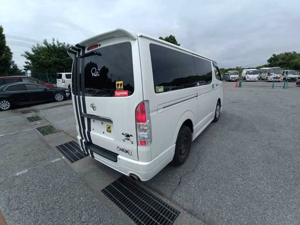 TOYOTA REGIUS ACE